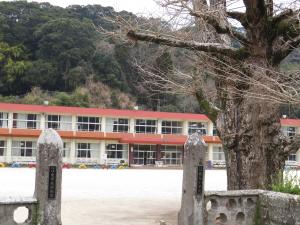 鶴丸小学校